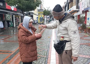 Üniversiteli seyyar bozacı