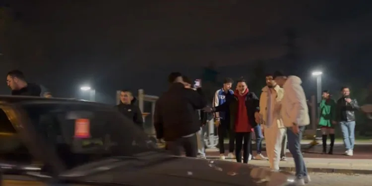 Gençler yılbaşına şarkılar eşliğinde girdi