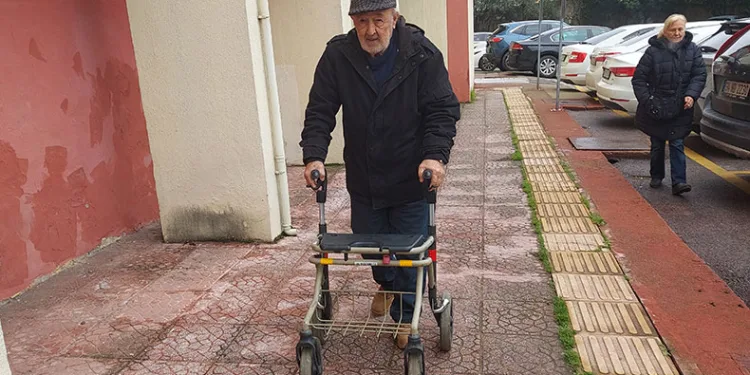 Akülü sandalye almak isteyen yaşlı adam dolandırıldı