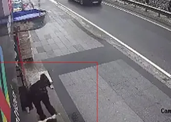 Esenyurt’ta bıçaklı saldırgan dehşeti
