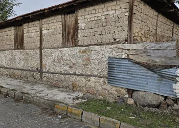 Son bir ayda 13 metruk bina yıkıldı