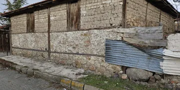 Son bir ayda 13 metruk bina yıkıldı
