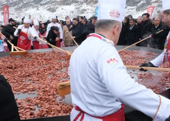 Dövme Sucuk Festivaline binlerce vatandaş akın etti