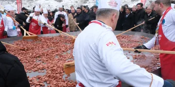 Dövme Sucuk Festivaline binlerce vatandaş akın etti