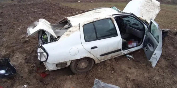 Yoldan çıkan otomobil defalarca takla atarak hurdaya döndü