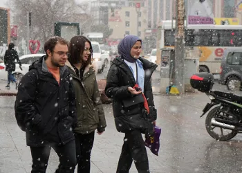 Erzincan’da kar yağışı vatandaşları sevindirdi