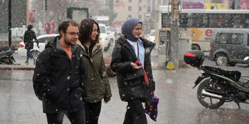 Erzincan’da kar yağışı vatandaşları sevindirdi