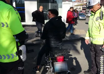 Ceza yememek için cam filmlerini söktüler