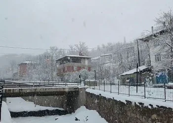 Uzundere beyaza büründü