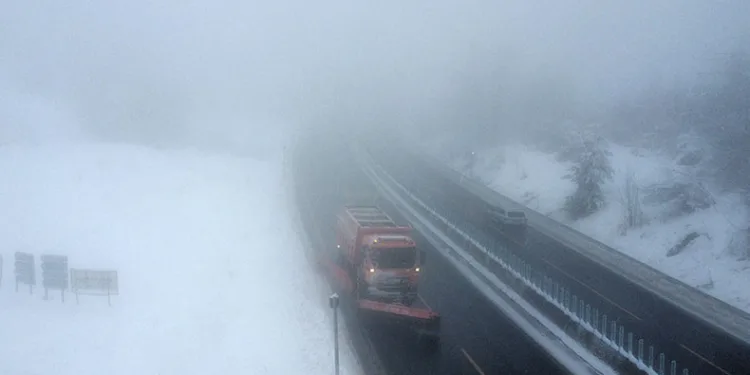 Bolu Dağı’nda sis ve kar etkili oluyor