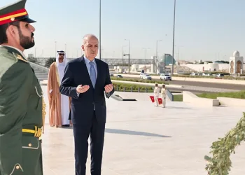 Numan Kurtulmuş, Al Karama Şehitliği’ni ziyaret etti