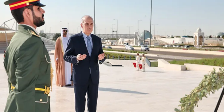 Numan Kurtulmuş, Al Karama Şehitliği’ni ziyaret etti