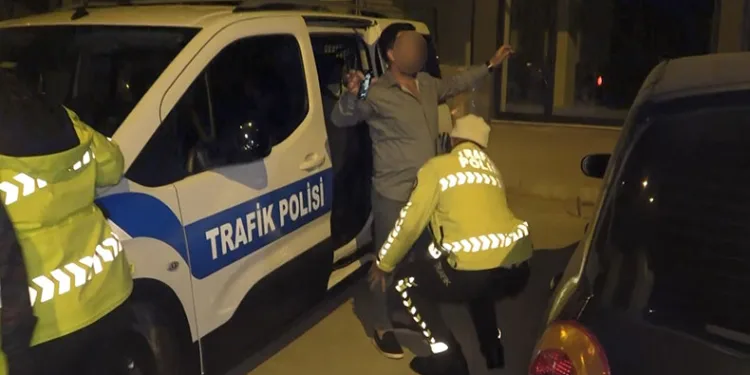 Bursa’da yılbaşı gecesi lüks aracıyla polise yakalandı