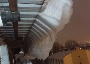 Buz sarkıtları tehlike saçıyor
