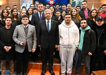 Mansur Yavaş, gençlerle bir araya geldi