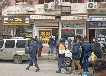 Maskeli şahıslardan kuyumcuya silahlı saldırı