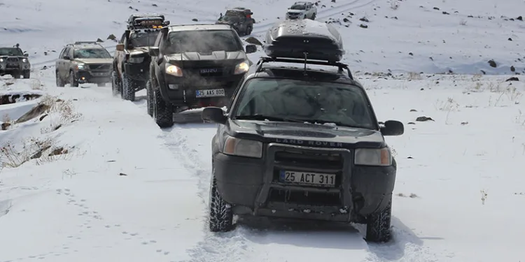 Off-roadçuların lastik raftingi keyfi