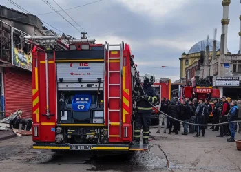 Oto yedek parça dükkanında yangın