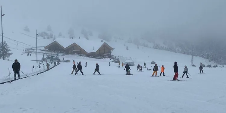 Bolu’nun yükseklerinde kar yağışı