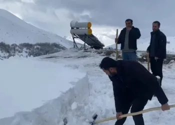 Bahçesaray’da kar mesaisi devam ediyor