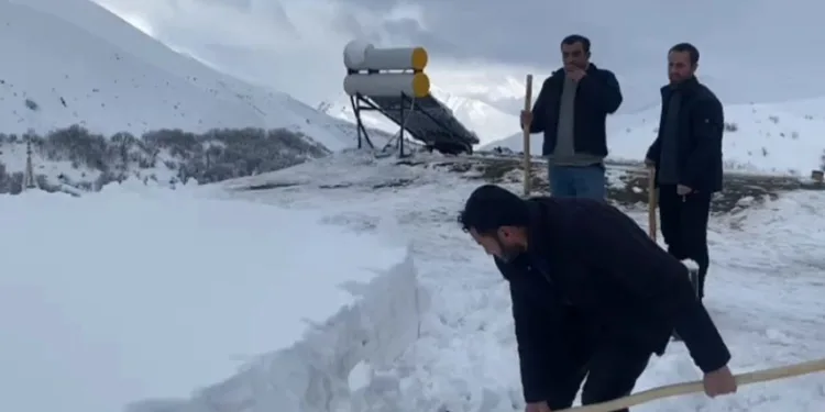 Bahçesaray’da kar mesaisi devam ediyor