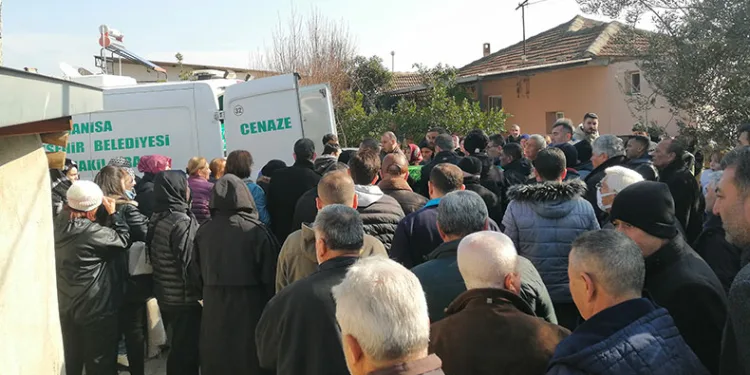 Katliam yapan doçent, Salihli’de toprağa verildi