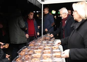 Nilüfer Belediyesi’nden kandil simidi ikramı