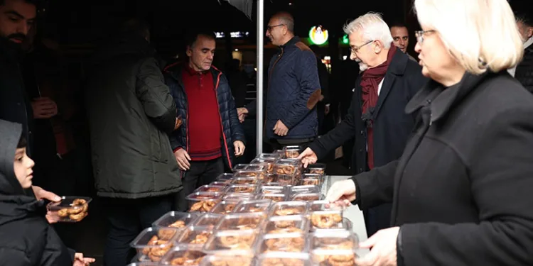 Nilüfer Belediyesi’nden kandil simidi ikramı