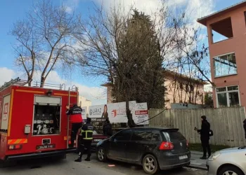 Metruk binada yangın