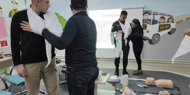 Emniyet personeline ilk yardım eğitimi