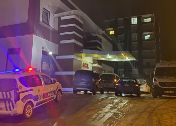 Bir kişi aracında kendini vurdu