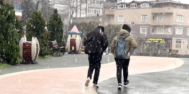 İstanbul’da kar yağışı etkili olmaya devam ediyor