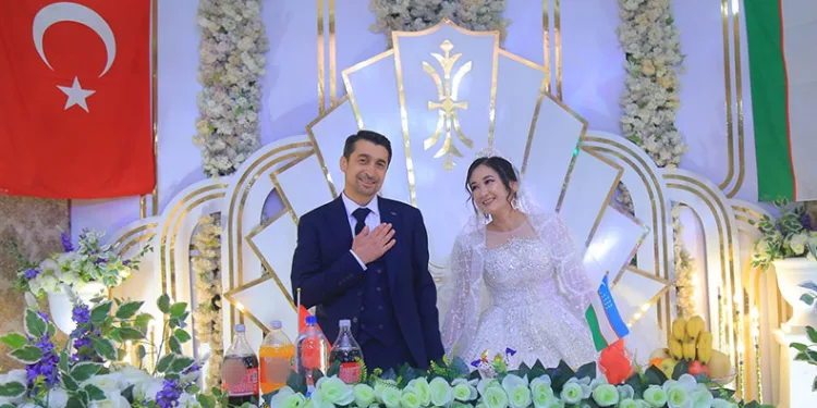 Didim’de tanıştılar Özbekistan’da evlendiler