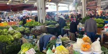 Halk pazarında fiyatlar düşüşe geçti