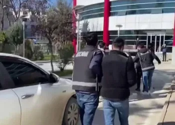 Piyasaya sahte para sürmeye çalışan çete yakalandı