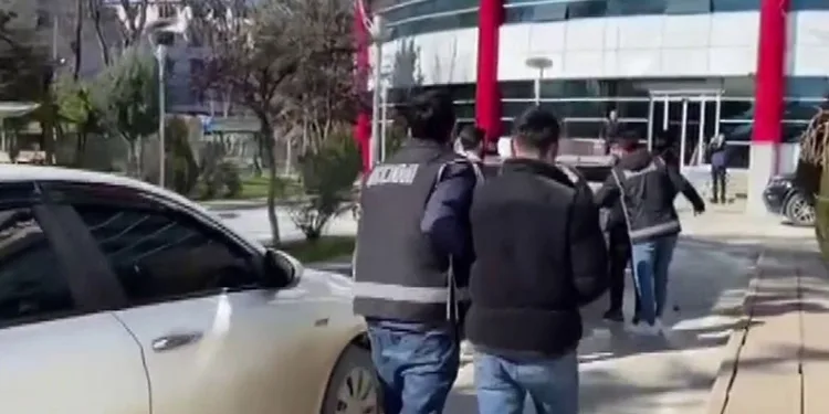 Piyasaya sahte para sürmeye çalışan çete yakalandı