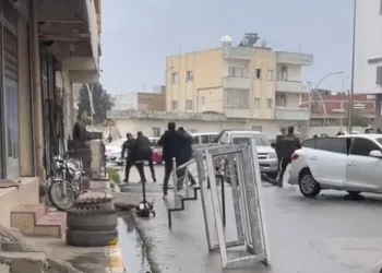 İki grup arasındaki kavgayı polis ayırdı
