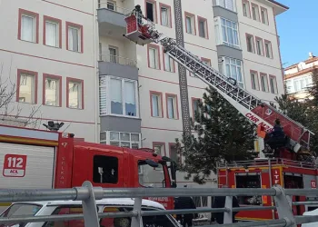 Apartman dairesinde çıkan yangın korkuttu