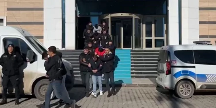 Bitlis merkezli 3 ilde dolandırıcılık operasyonu