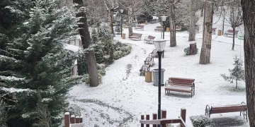 Ankaralılar yeni güne karla uyandı