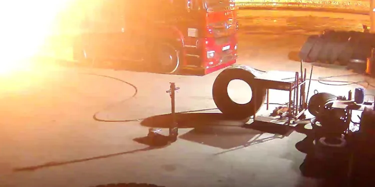 Benzinlikteki trafo bomba gibi patladı