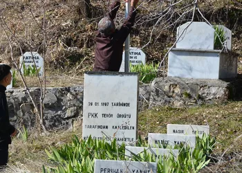 Düğün günü köy basıp el bombası attılar