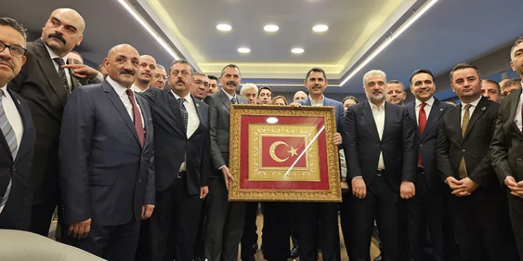 Murat Kurum’dan MHP’ye ziyaret