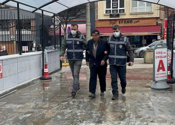 Türk bayrağını indiren şahıs adliyede