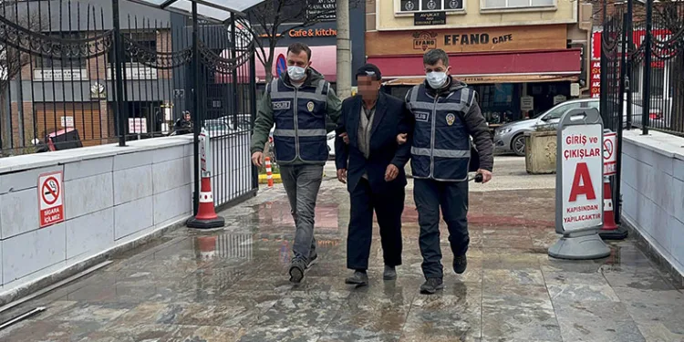 Türk bayrağını indiren şahıs adliyede
