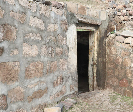 Urartulardan kalma mezar tarihe ışık tutuyor