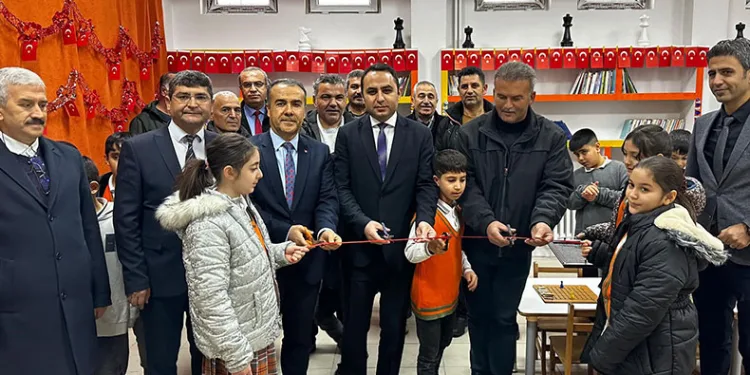 Ac Yamazaki İlkokulu’na kütüphane açıldı