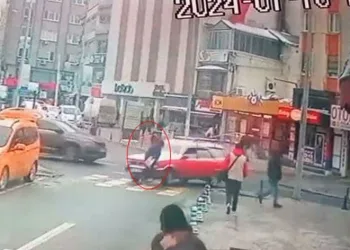 Yaya geçidinde yayaya çarptı