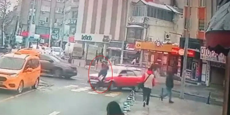 Yaya geçidinde yayaya çarptı