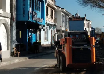 Mudanya’ya karlı havalara özel tretuvar